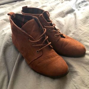 F21 brown boot size 8